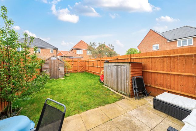 22, Clockbarn Way, Surrey photo 4