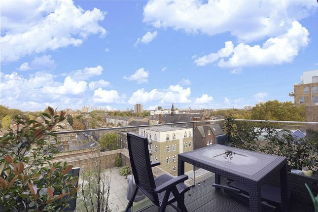 Flat for sale in New Paragon Row, Elephant And Castle, London