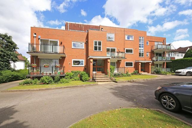 Flat to rent in The Lintons, 26 Dollis Avenue, Finchley