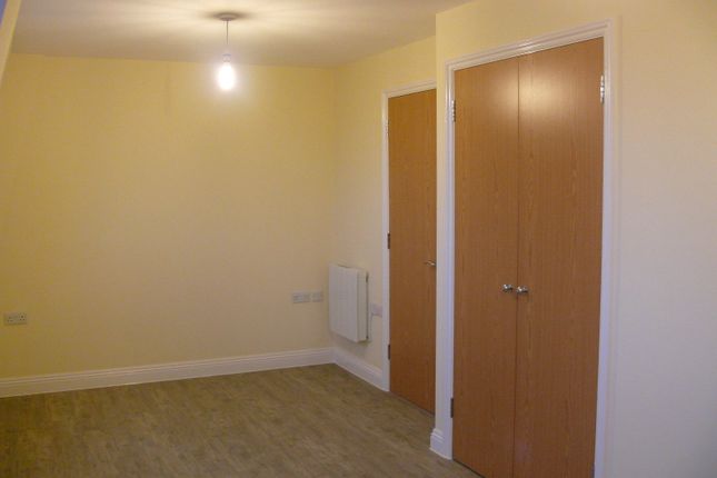 Flat for sale in Feathers Lane, Basingstoke, Hampshire