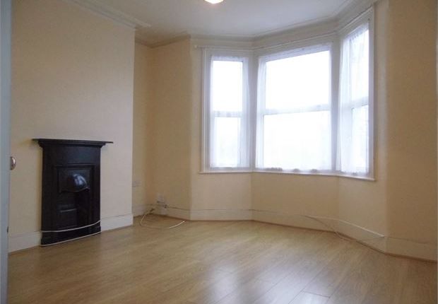 Flat to rent in Silvermere Road, Catford, London