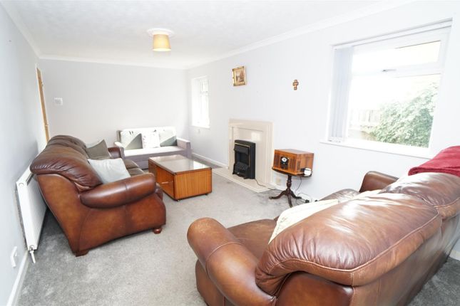Fourlands Drive, Bradford photo 2
