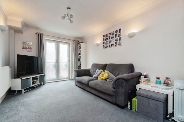 Flat 5 17, Slade Way, Mitcham photo 3