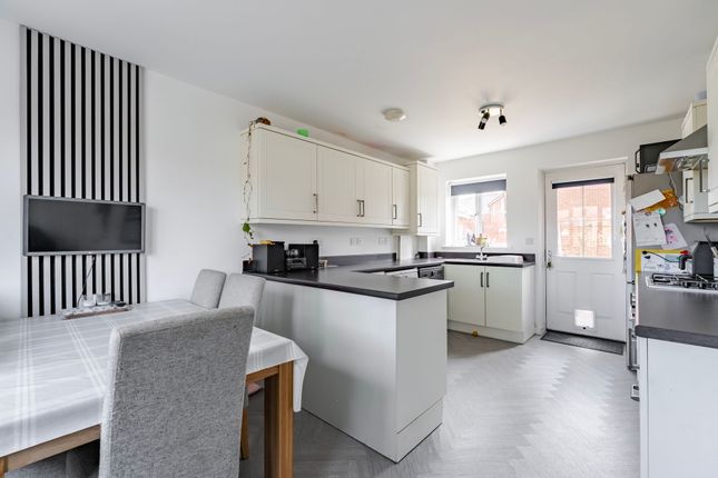 8 Alderfen Way, Norwich photo 4