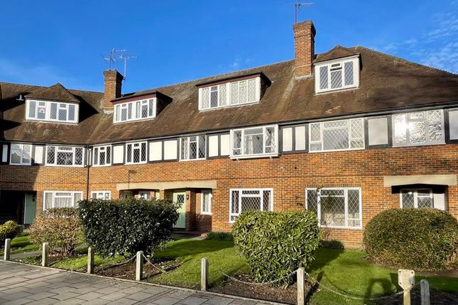 Thumbnail Flat to rent in Station Approach, Hinchley Wood, Esher
