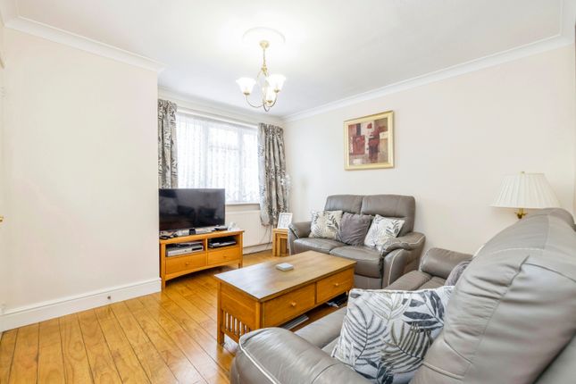 124, Long Elmes, Harrow photo 2