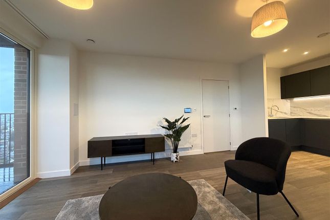 371 Horn Lane, London photo 4