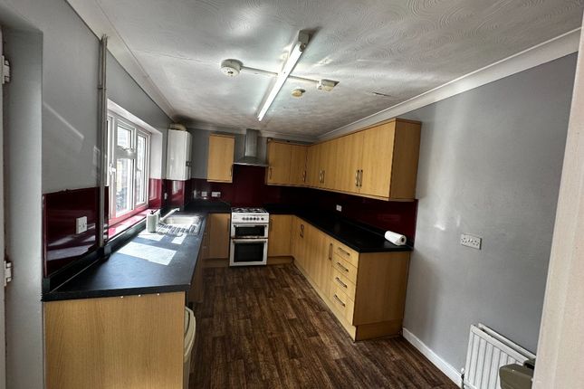 8, Gordon Road, Wellingborough photo 2