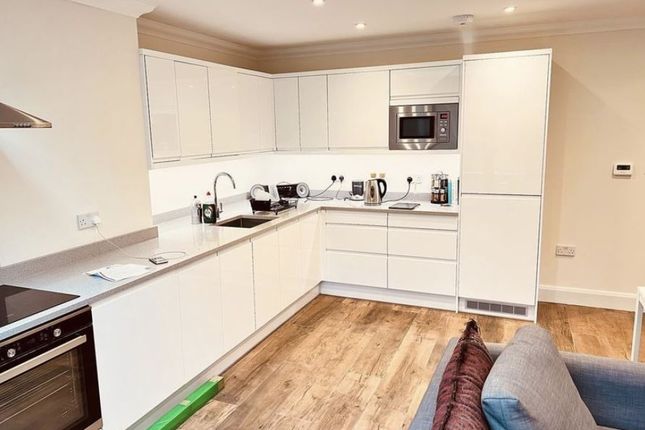 Flat to rent in Doggett Road, London