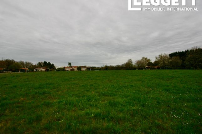 Land for sale in Écuras, Charente, Nouvelle-Aquitaine