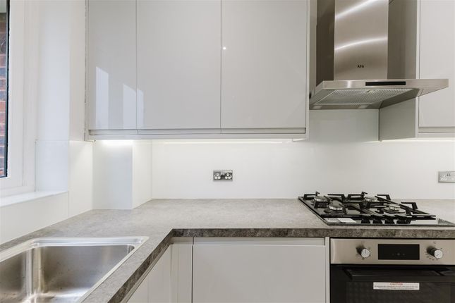 Flat 13 Kevere Court, Kewferry Drive, Northwood photo 3