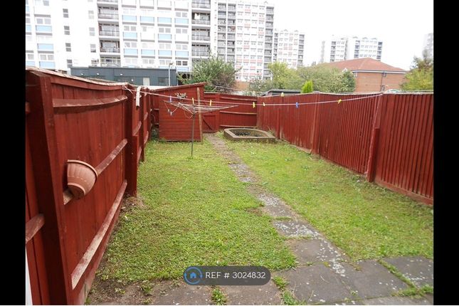 Navestock Crescent, Woodford photo 2