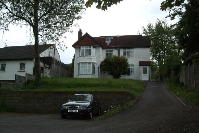 2 bed flat to rent in Coningsby Road, High Wycombe