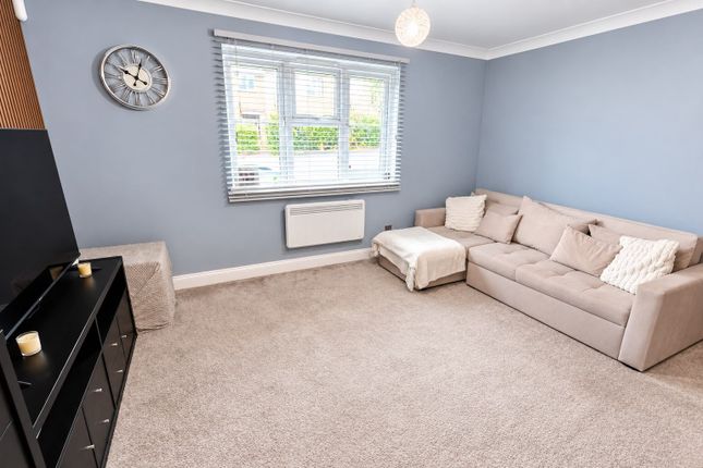 6, Doveney Close, Orpington photo 2
