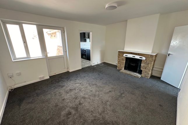 Flat to rent in A Heathcote Road, Whitnash