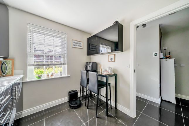 81 Saxon Way, Bedford photo 3