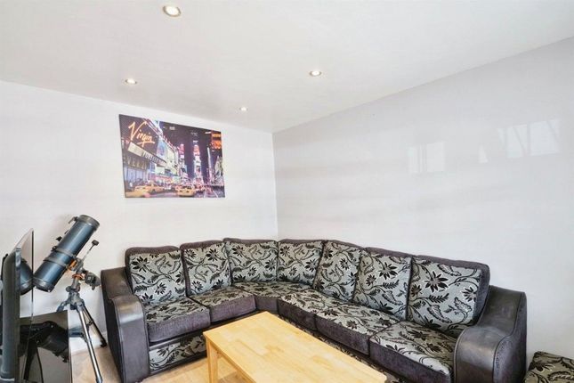 56, Wheaton Vale, Birmingham photo 4