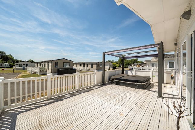 23, Water Lily Meadow, Broadway Lane photo 2