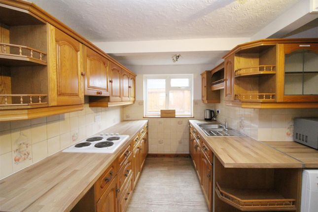 Detached house to rent in Micklands Road, Caversham, Reading