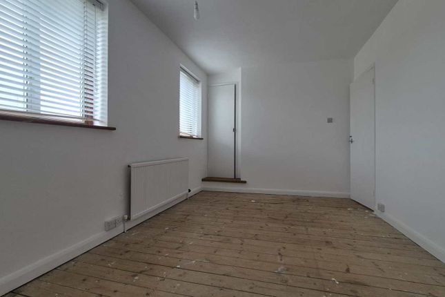 76, Lion Field, Faversham photo 2