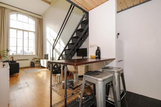Flat 220 Manhattan Building, Bow Quarter, London photo 4