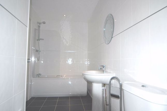 Flat 3, 220-221, High Street West, City Centre, Sunderland photo 4