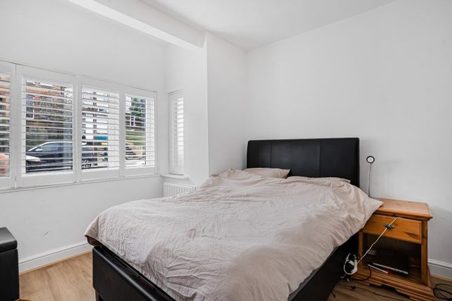 Flat 3, 56, Hillcourt Road, London photo 3