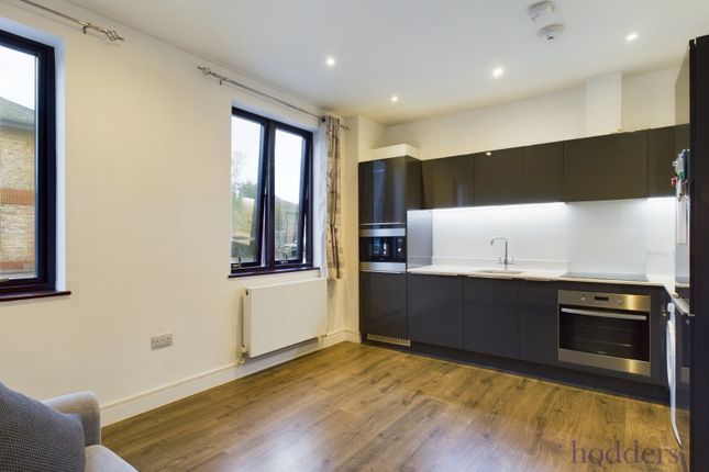 1 Beaumont House,, Hanworth Lane, Chertsey photo 4