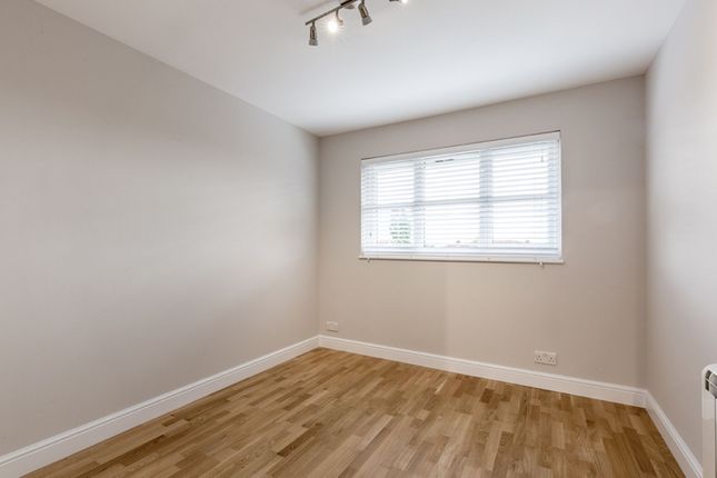 4 Conifer Way Sudbury Avenue, London photo 4