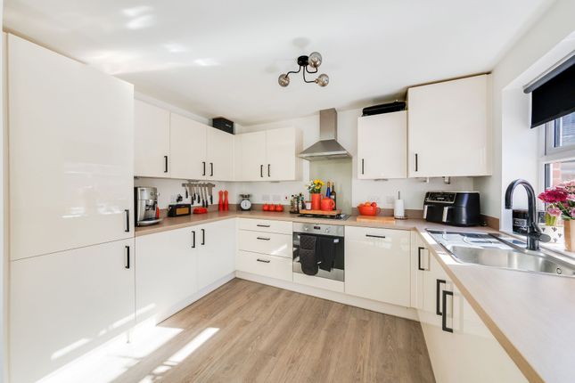 20 Durnells, Didcot photo 4