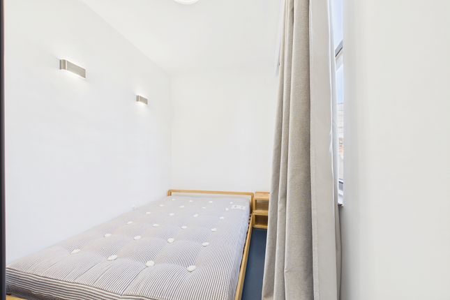 Flat 14, Priory House 12, Rampayne Street, LONDON photo 3