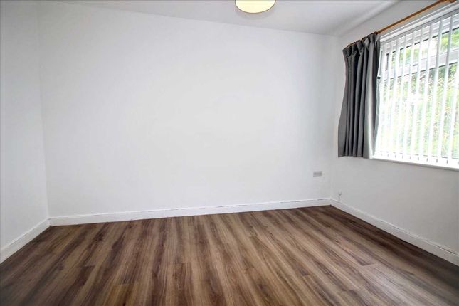 7, West Moor Court, West Moor photo 4