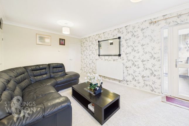 12 William Mear Gardens, Norwich photo 2