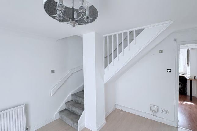 21 Swainby Close, Hull photo 4