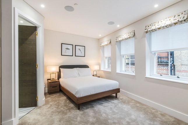 Flat to rent in Dyers Building, Holborn