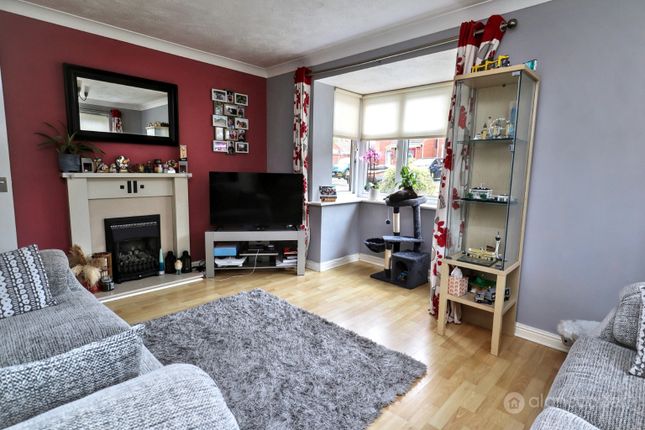 1 Upton Drive, Nuneaton, Warwickshire photo 3
