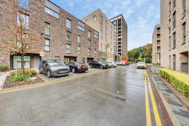 Flat 17, 31, Mahindra Way, London photo 2