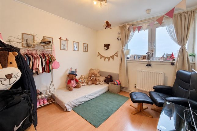 Flat 44, Aubrey Moore Point, Abbey Lane, London photo 5