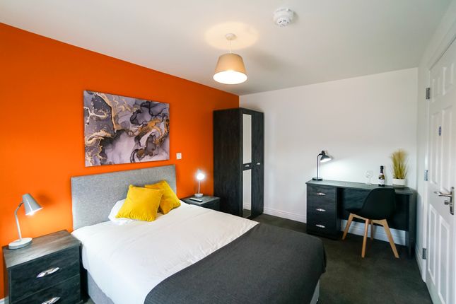 Room to rent in Curzon Street, Reading