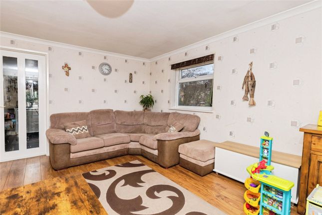 42, Bridge Close, Wakefield photo 2