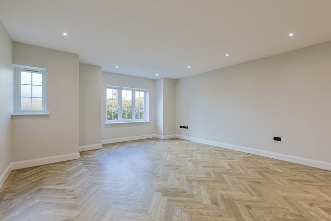 Flat Flat 4, 268, Hillbury Road, Warlingham photo 4