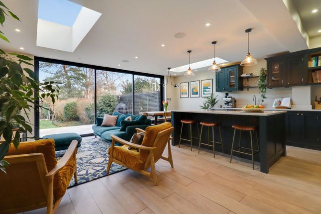 10 Loseberry Road, Esher photo 2