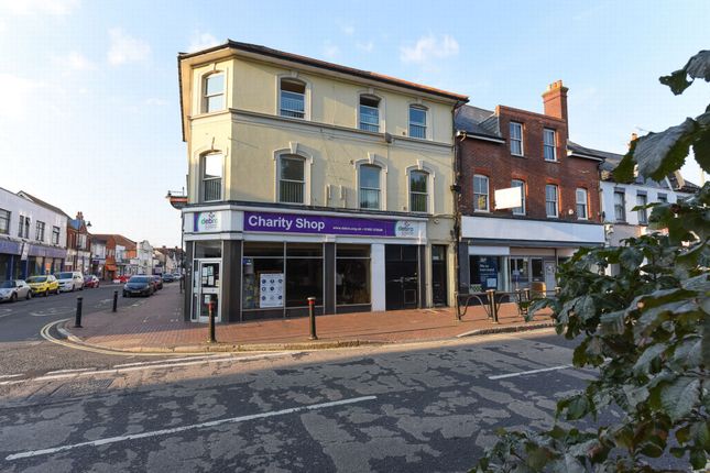 1-bed flat on Lynchford Road, Farnborough, £995/mo