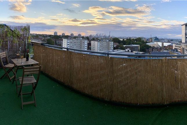 Flat 904, The Vista Building, 30, Calderwood Street, London photo 4