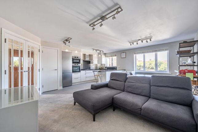 15, Kingfisher Court, Guildford photo 3
