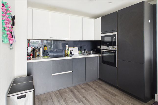 Apartment 11, 1, Gaumont Place, London photo 3