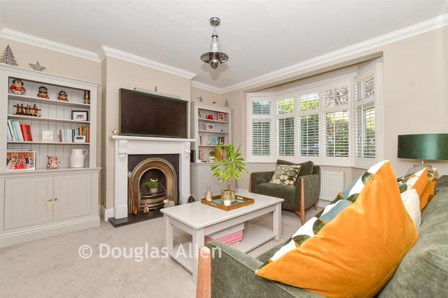 35, Loughton Way, Buckhurst Hill photo 4