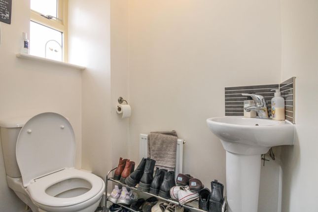 18, Oak Park Terrace, Leeds photo 5