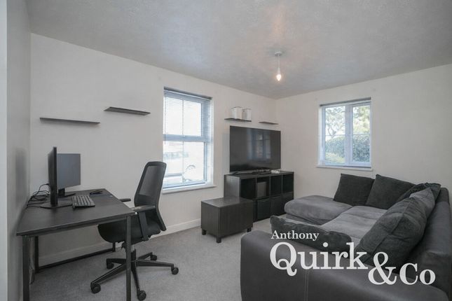 Flat Flat 38, Saxon Court, London Road, Benfleet photo 2