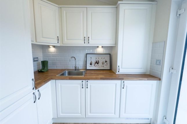 12 Dee Road, Willows Riverside Park, Windsor photo 5